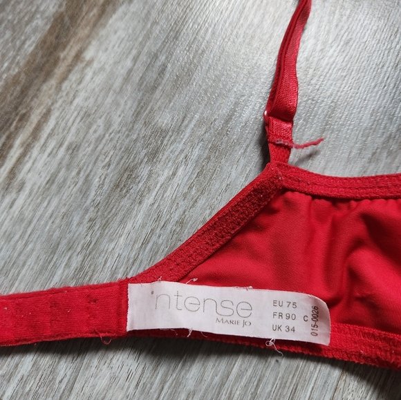 Intense By Marie Jo Red T Shirt Bra Underwire Colorful Detail Size 34B - Picture 10 of 10